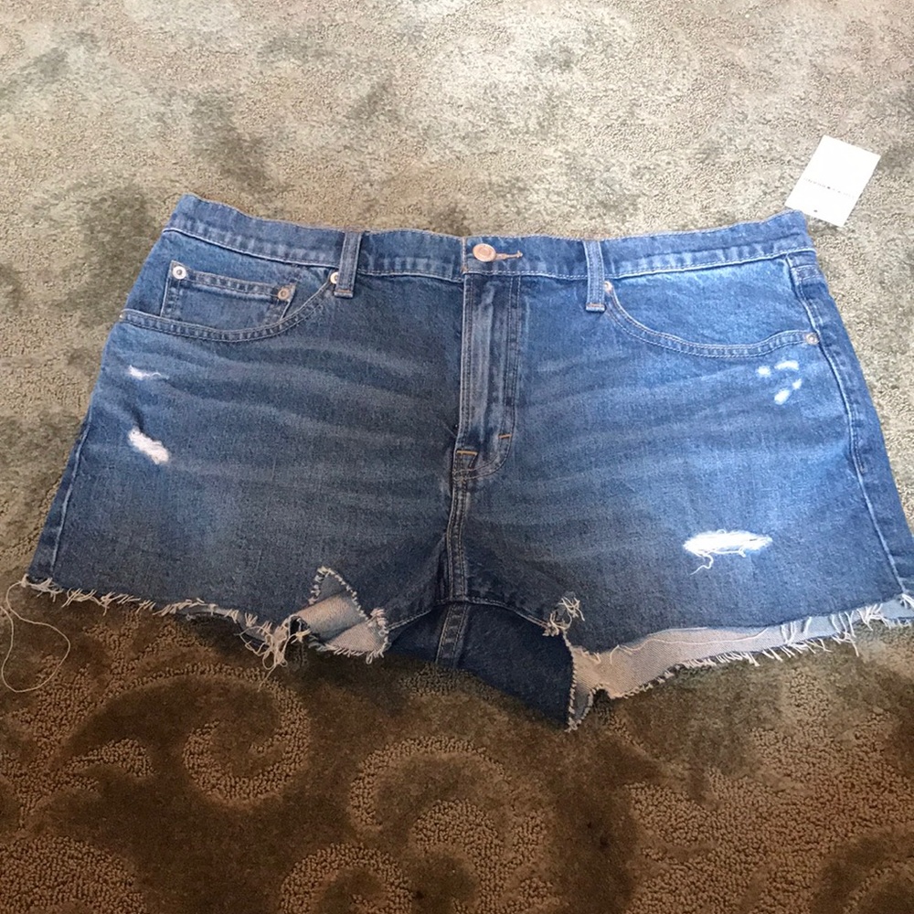 Shorts - Picture 2 of 6